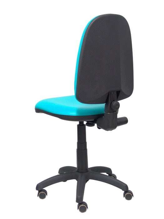 Silla de oficina Aýna con mecanismo Contacto permanente básico tapizada con Similpiel color Turquesa. Equipada con Base poliamida negra, Sin brazos y Ruedas de parqué