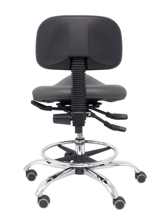 Taburete Zarza con mecanismo Asincro tapizada con Similpiel color Gris oscuro. Equipado con Base cromada, Sin brazos y Ruedas de parqué Taburete Zarza con mecanismo Asincro tapizada con Similpiel color Gris oscuro. Equipado con Base cromada, Sin brazos y Ruedas de parqué