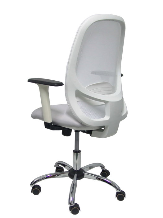 Silla de oficina Cilanco con mecanismo Sincro tapizada con Similpiel color Blanco. Equipada con lumbar 1D, Brazos 1D y Ruedas de parqué