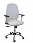 Silla de oficina Cilanco con mecanismo Sincro tapizada con Similpiel color Blanco. Equipada con lumbar 1D, Brazos 1D y Ruedas de parqué