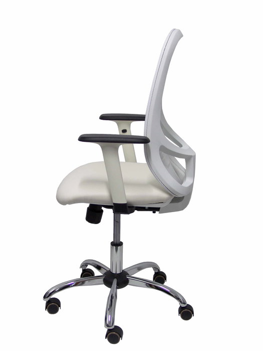 Silla de oficina Cilanco con mecanismo Sincro tapizada con Similpiel color Blanco. Equipada con lumbar 1D, Brazos 1D y Ruedas de parqué