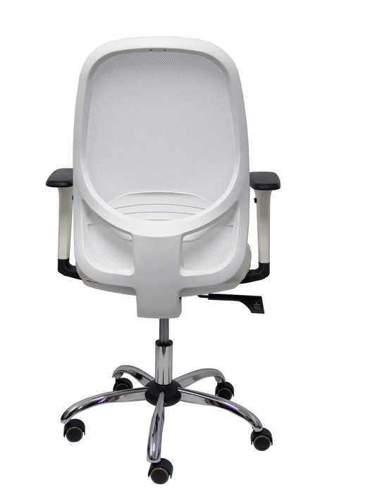 Silla de oficina Cilanco con mecanismo Sincro tapizada con Similpiel color Blanco. Equipada con lumbar 1D, Brazos 1D y Ruedas de parqué
