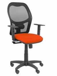 Silla de oficina Alocén con mecanismo Sincro tapizada con Tela color Naranja oscuro y malla color Negro. Equipada con lumbar 1D, Brazos 1D y Ruedas de nailon 50 mm