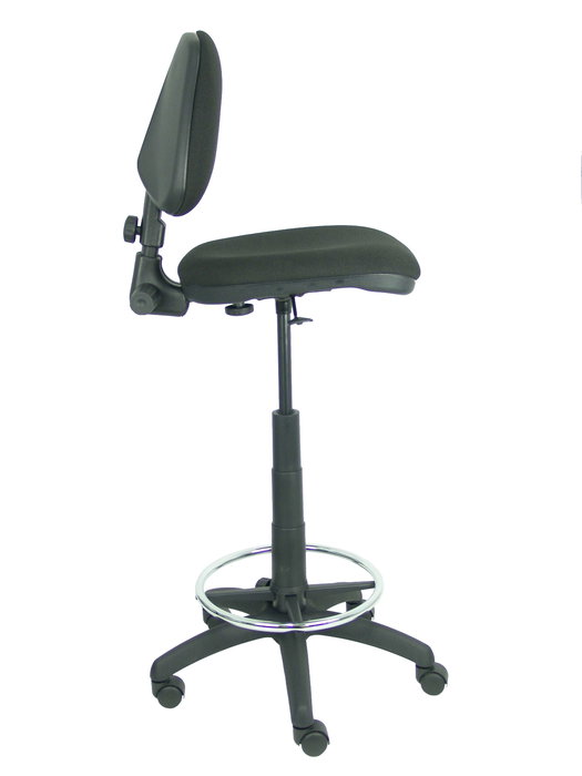 Taburete Isso con mecanismo Contacto permanente básico tapizada con Tela color Negro. Equipado con Base poliamida negra, Sin brazos y Ruedas de nailon 50 mm Taburete Isso con mecanismo Contacto permanente básico tapizada con Tela color Negro. Equipado con Base poliamida negra, Sin brazos y Ruedas de nailon 50 mm