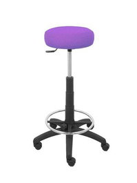 Taburete Tolosa con mecanismo Giratorio tapizada con Tela color No aplica y malla color Lila. Equipado con Base poliamida negra, Sin brazos y Ruedas de nailon 50 mm