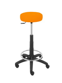 Taburete Tolosa con mecanismo Giratorio tapizada con Tela color No aplica y malla color Naranja. Equipado con Base poliamida negra, Sin brazos y Ruedas de nailon 50 mm