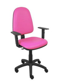 Silla de oficina Aýna con mecanismo Contacto permanente básico tapizada con Similpiel color Rosa. Equipada con Base poliamida negra, Brazos 1D y Ruedas de nailon 50 mm