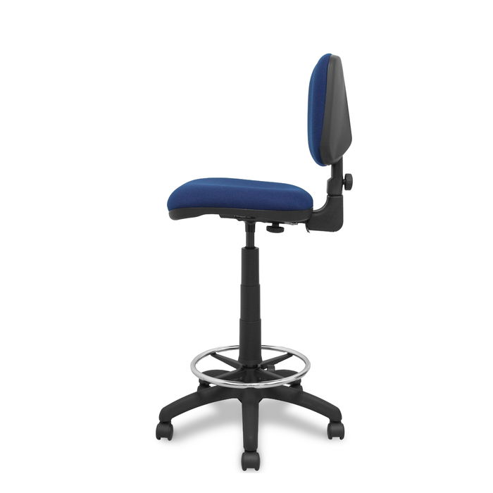Taburete Isso con mecanismo Contacto permanente básico tapizada con Tela color Azul marino. Equipado con Base poliamida negra, Sin brazos y Ruedas de nailon 50 mm
