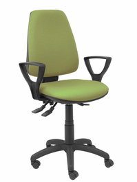 Silla de oficina Elche con mecanismo Asincro tapizada con Tela color Verde oliva. Equipada con Base poliamida negra, Brazos fijos y Ruedas de nailon 50 mm
