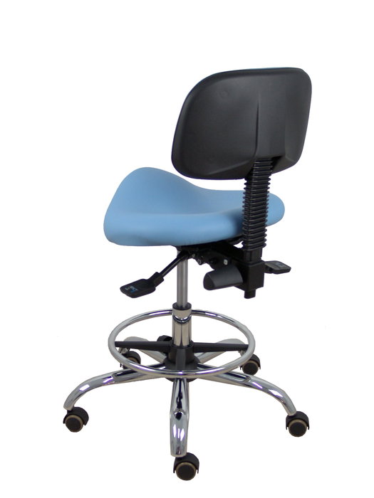 Taburete Zarza con mecanismo Asincro tapizada con Similpiel color Azul claro. Equipado con Base cromada, Sin brazos y Ruedas de parqué