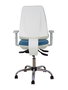 Silla de oficina Elche con mecanismo Asincro tapizada con Tela color Azul cielo. Equipada con Base cromada, Reposabrazos blancos y Ruedas de parqué