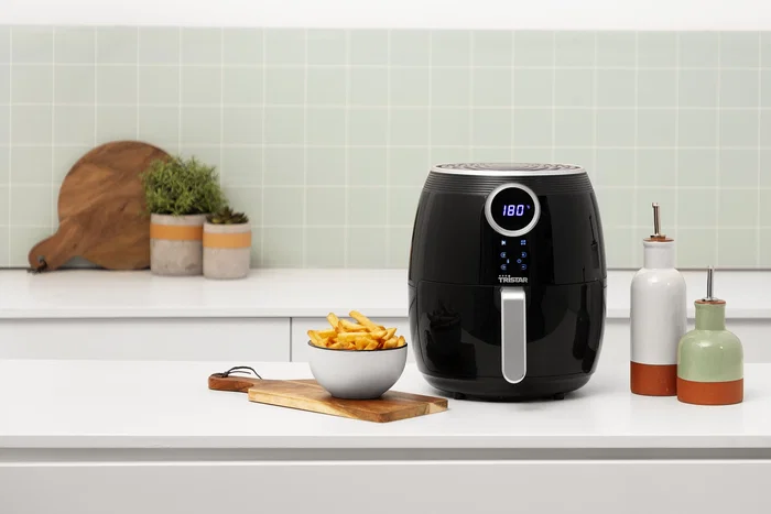 Tristar FR-6956 Freidora de Aire sin Aceite Digital Crispy Fryer 4.5L 1500W con 8 Modos Preprogramados, Negro y Plata