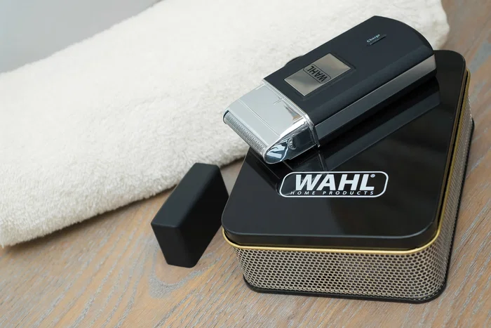 Wahl 03615-1016 Afeitadora Recortadora de Láminas Portátil, Negro/Plata, 45min Autonomía, Incluye Bolsa de Viaje y Accesorios