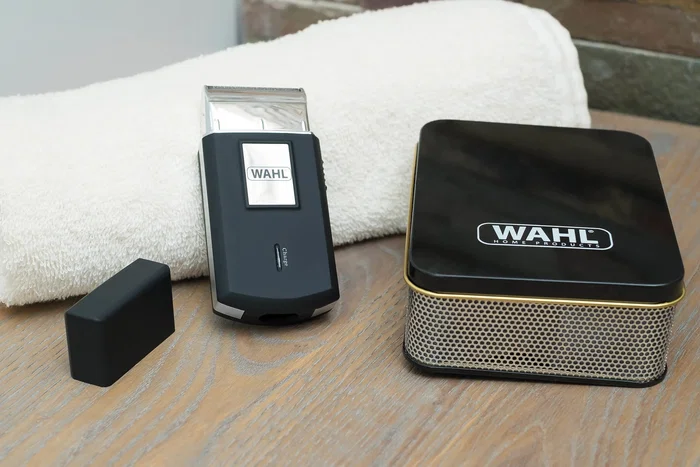 Wahl 03615-1016 Afeitadora Recortadora de Láminas Portátil, Negro/Plata, 45min Autonomía, Incluye Bolsa de Viaje y Accesorios