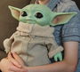 Mattel Peluche Baby Yoda Star Wars GWD85 El Niño 28cm de El Mandaloriano