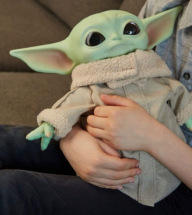 Mattel Peluche Baby Yoda Star Wars GWD85 El Niño 28cm de El Mandaloriano