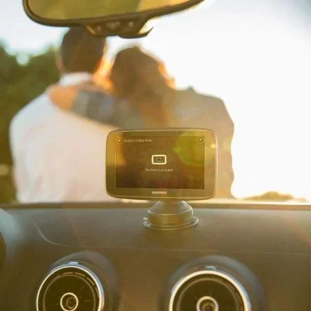 GPS TOMTOM GO ESSENTIAL 6 - PANTALLA 6"/15CM - MAPAS 45 PAISES EUROPA PARA TODA LA VIDA - 6 MESES RADARES TRÁFICO - SOPORTE MAGNÉTICO - BT - WiFi