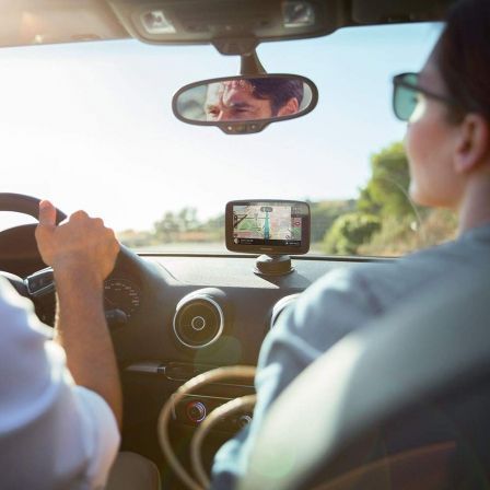 GPS TOMTOM GO ESSENTIAL 6 - PANTALLA 6"/15CM - MAPAS 45 PAISES EUROPA PARA TODA LA VIDA - 6 MESES RADARES TRÁFICO - SOPORTE MAGNÉTICO - BT - WiFi