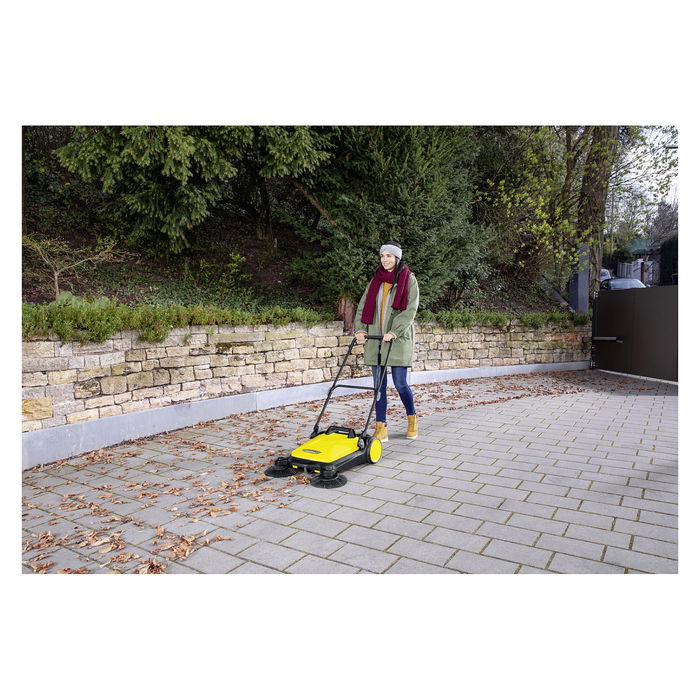 Kärcher S 4 Twin Kehrmaschine Aspiradora Barredora Manual de Exteriores, 68 cm Ancho, Capacidad Polvo 20 L, Carcasa Plástico