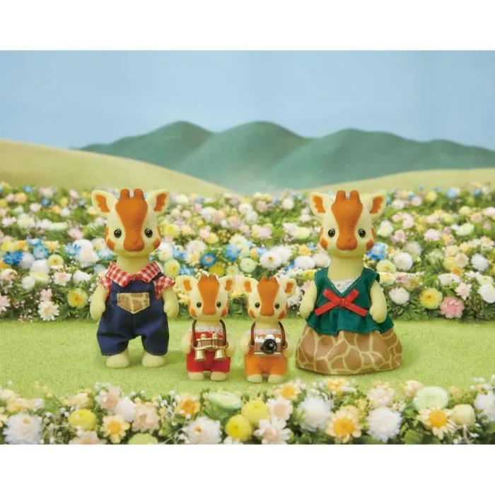 Sylvanian Families Familia de las Jirafas, 4 Personajes Articulados y Vestidos Incluye Mamá, Papá y Bebés