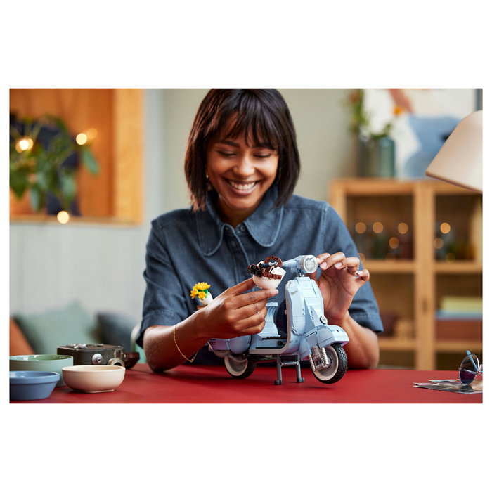 LEGO ICONS Vespa 125 Set de Construcción Creator Expert 10298, Modelo para Adultos, 1107 Piezas