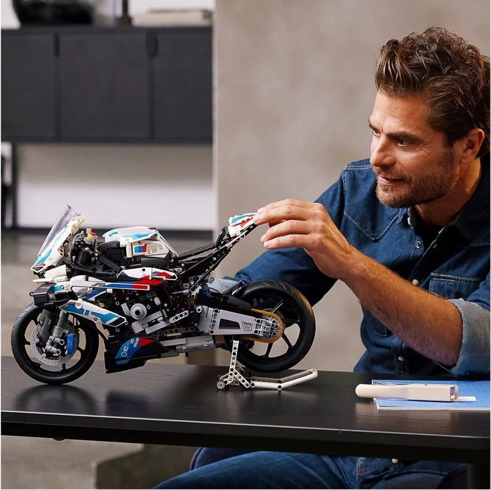 LEGO Technic BMW M 1000 RR 42130 LEGO Technic BMW M 1000 RR 42130