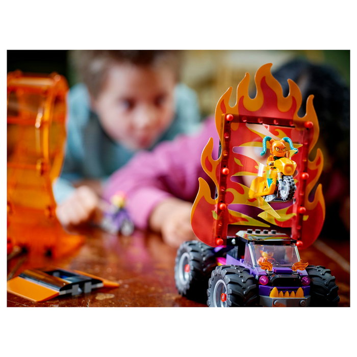 LEGO City 60303 Pista Acrobática con Doble Rizo, Set de Construcción de Pista de Acrobacias para Niños y Niñas +7 Años, 598 Piezas