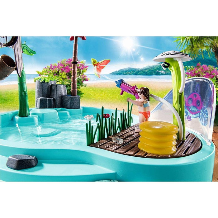 Playmobil 73534 Piscina Divertida con Rociador de Agua, Pistola, Diana y Figuras, Juego de Verano para Niños
