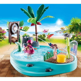 Playmobil 73534 Piscina Divertida con Rociador de Agua, Pistola, Diana y Figuras, Juego de Verano para Niños