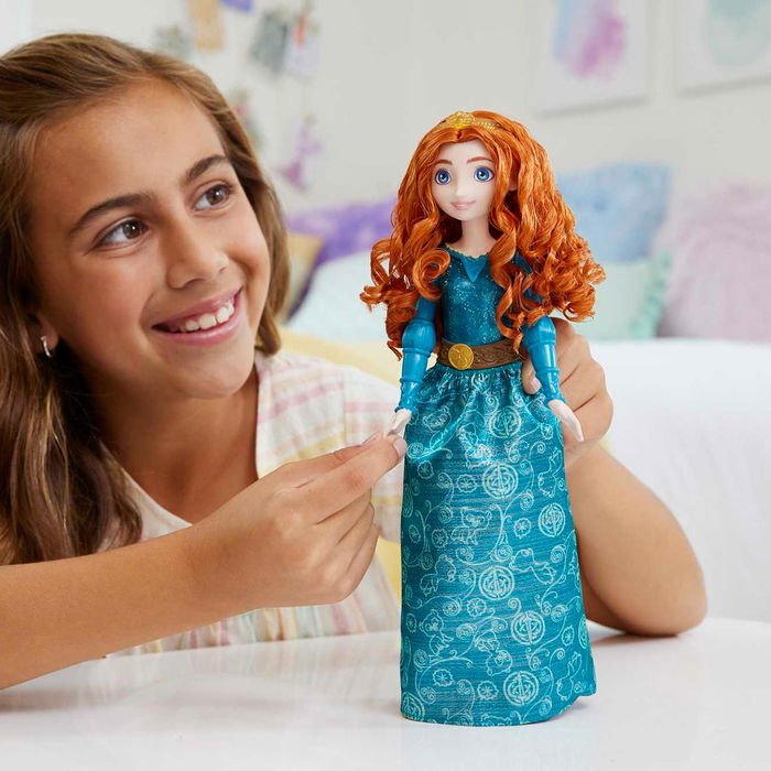 Mattel Muñeca Princesa Merida HLW13 Disney Princess Inspirada en Brave con Ropa Brillante y Accesorios para Niñas +3 Años