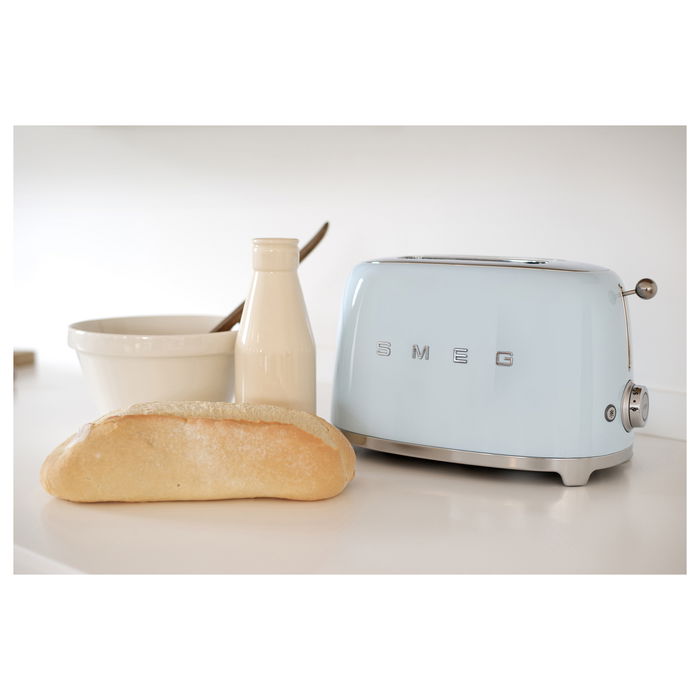 Smeg TSF01PBEU Tostador de 2 Rebanadas, Color Azul Pastel y Acero Inoxidable, 950 W, 6 Niveles de Tostado, Función Descongelar y Recalentar
