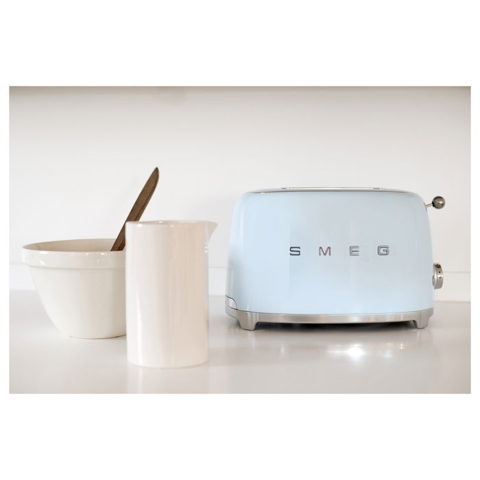 Smeg TSF01PBEU Tostador de 2 Rebanadas, Color Azul Pastel y Acero Inoxidable, 950 W, 6 Niveles de Tostado, Función Descongelar y Recalentar