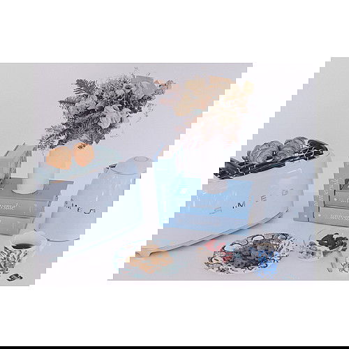 Smeg TSF01PBEU Tostador de 2 Rebanadas, Color Azul Pastel y Acero Inoxidable, 950 W, 6 Niveles de Tostado, Función Descongelar y Recalentar