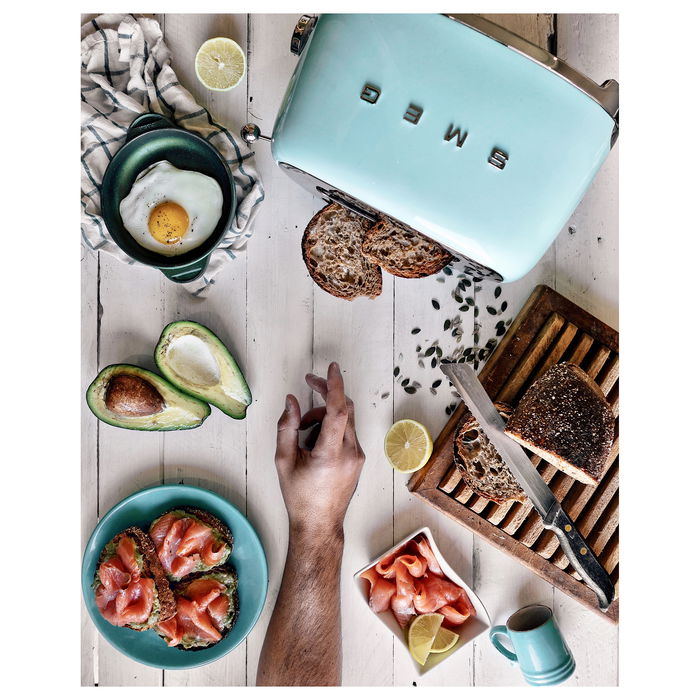 Smeg TSF01PBEU Tostador de 2 Rebanadas, Color Azul Pastel y Acero Inoxidable, 950 W, 6 Niveles de Tostado, Función Descongelar y Recalentar