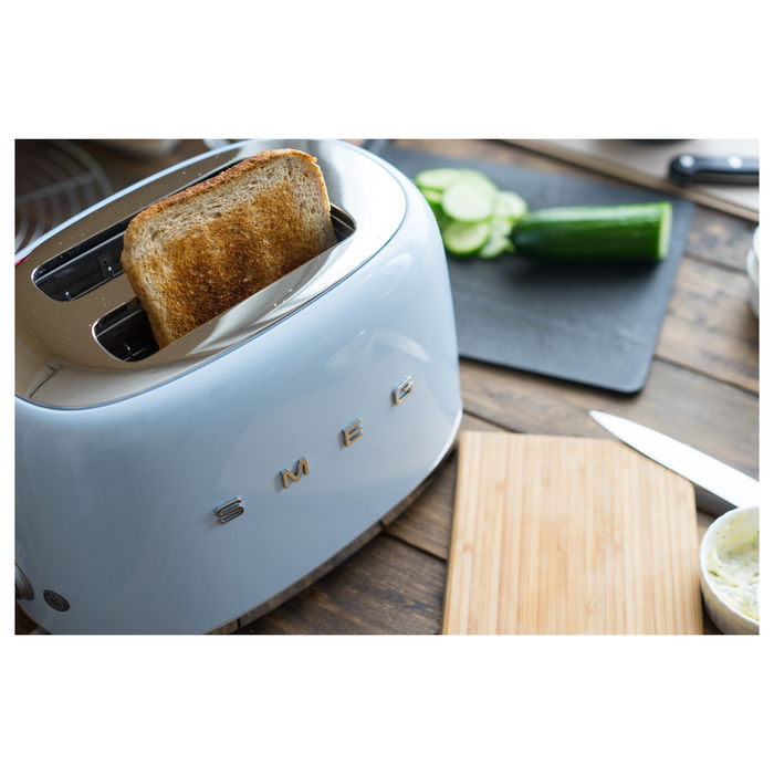Smeg TSF01PBEU Tostador de 2 Rebanadas, Color Azul Pastel y Acero Inoxidable, 950 W, 6 Niveles de Tostado, Función Descongelar y Recalentar