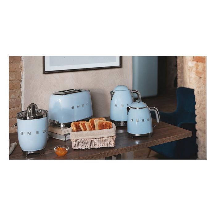 Smeg TSF01PBEU Tostador de 2 Rebanadas, Color Azul Pastel y Acero Inoxidable, 950 W, 6 Niveles de Tostado, Función Descongelar y Recalentar
