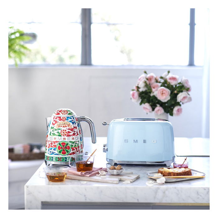 Smeg TSF01PBEU Tostador de 2 Rebanadas, Color Azul Pastel y Acero Inoxidable, 950 W, 6 Niveles de Tostado, Función Descongelar y Recalentar