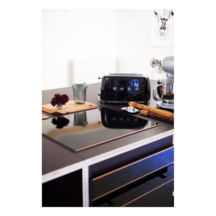 Smeg TSF02BLEU Toaster de 4 rebanadas, Negro, Acero inoxidable, con función de descongelar, recalentar y 6 niveles de tostado - 1500 W