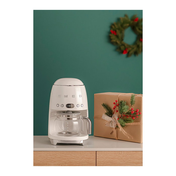 SMEG DCF02CREU Cafetera de filtro 50s Style 1.4L (10 tazas), 1050W, para café molido, programable, color crema