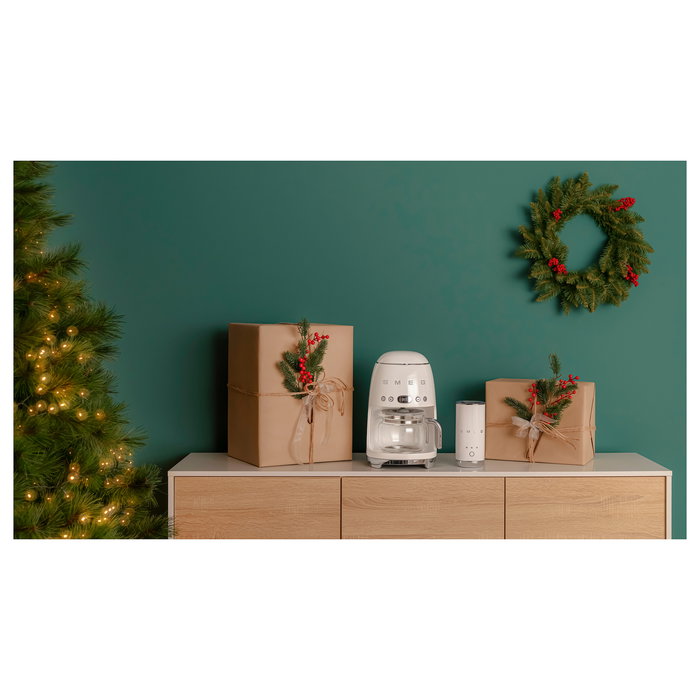 SMEG DCF02CREU Cafetera de filtro 50s Style 1.4L (10 tazas), 1050W, para café molido, programable, color crema