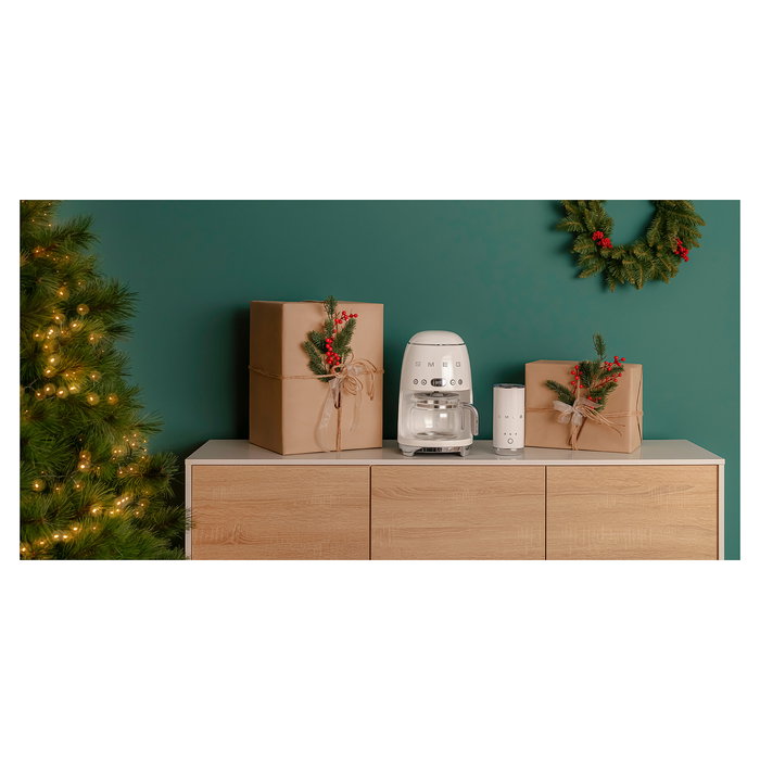 SMEG DCF02CREU Cafetera de filtro 50s Style 1.4L (10 tazas), 1050W, para café molido, programable, color crema