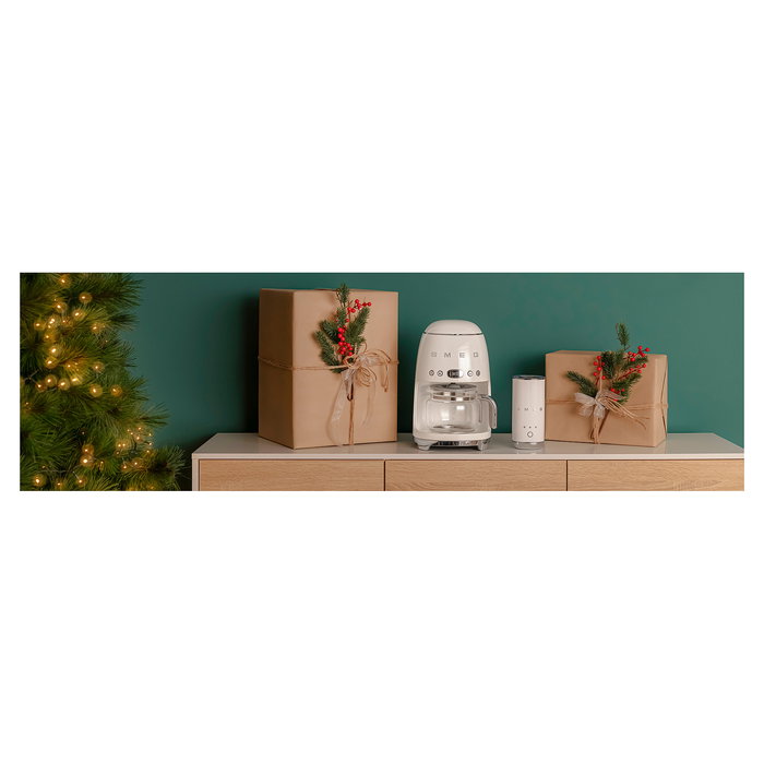 SMEG DCF02CREU Cafetera de filtro 50s Style 1.4L (10 tazas), 1050W, para café molido, programable, color crema