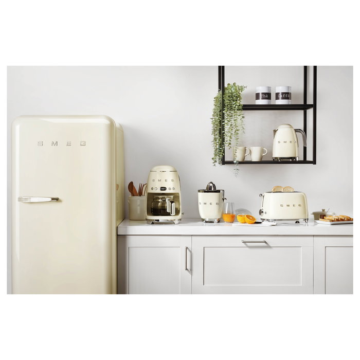 SMEG DCF02CREU Cafetera de filtro 50s Style 1.4L (10 tazas), 1050W, para café molido, programable, color crema