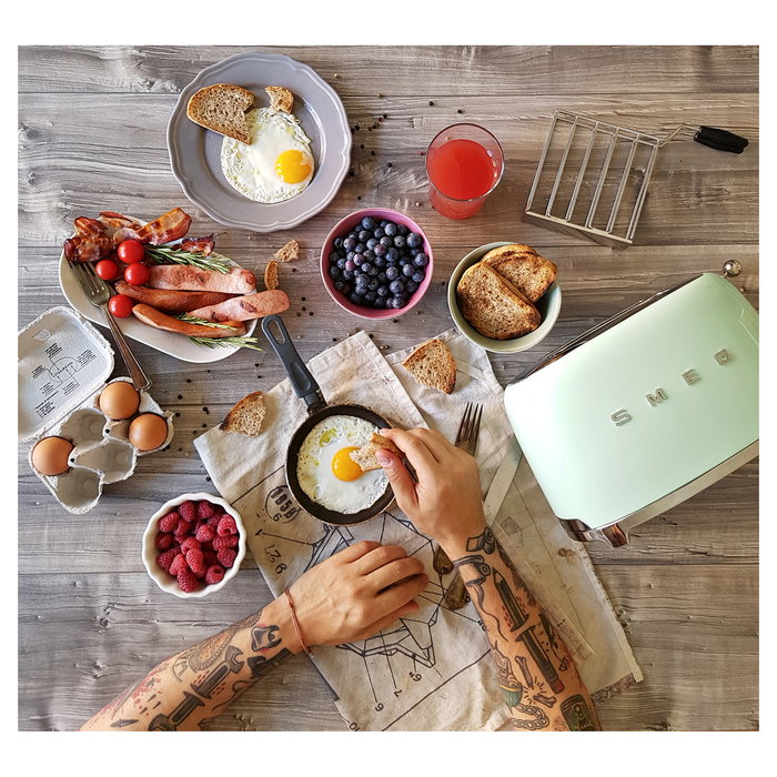 Smeg TSF01PGEU Tostadora de 2 Ranuras, 950W, Pastel Verde, Acero Inoxidable, Control por Botones, Función Descongelar y Recalentar, Bandeja Extraíble