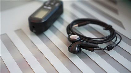 Elbe RF-96 Radio Digital FM Mini Auriculares Incluidos Muy Ligera Portatil 44 gramos