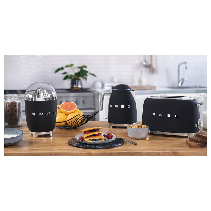 Smeg TSF01BLMEU Toaster Negro, 2 Rebanadas, Acero Inoxidable, 950 W, Función Descongelar y Recalentar, Control Dorado Ajustable