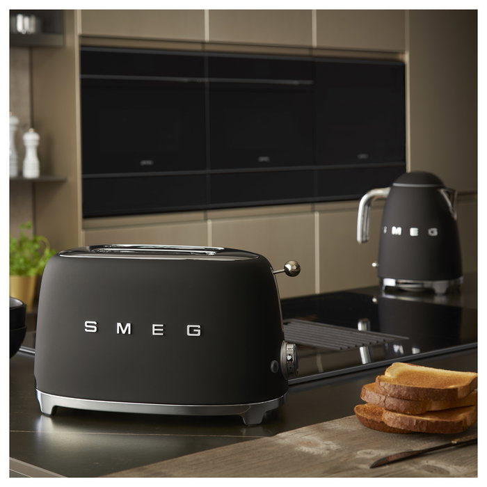Smeg TSF01BLMEU Toaster Negro, 2 Rebanadas, Acero Inoxidable, 950 W, Función Descongelar y Recalentar, Control Dorado Ajustable