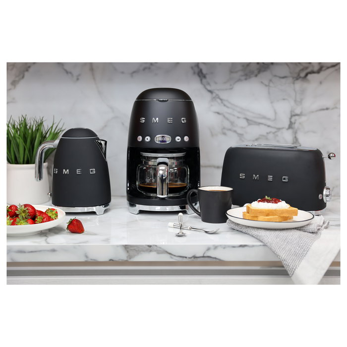 Smeg TSF01BLMEU Toaster Negro, 2 Rebanadas, Acero Inoxidable, 950 W, Función Descongelar y Recalentar, Control Dorado Ajustable