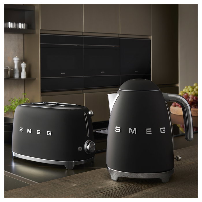 Smeg TSF01BLMEU Toaster Negro, 2 Rebanadas, Acero Inoxidable, 950 W, Función Descongelar y Recalentar, Control Dorado Ajustable