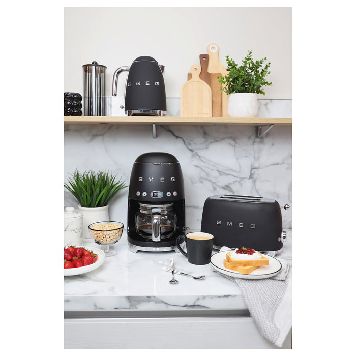 Smeg TSF01BLMEU Toaster Negro, 2 Rebanadas, Acero Inoxidable, 950 W, Función Descongelar y Recalentar, Control Dorado Ajustable